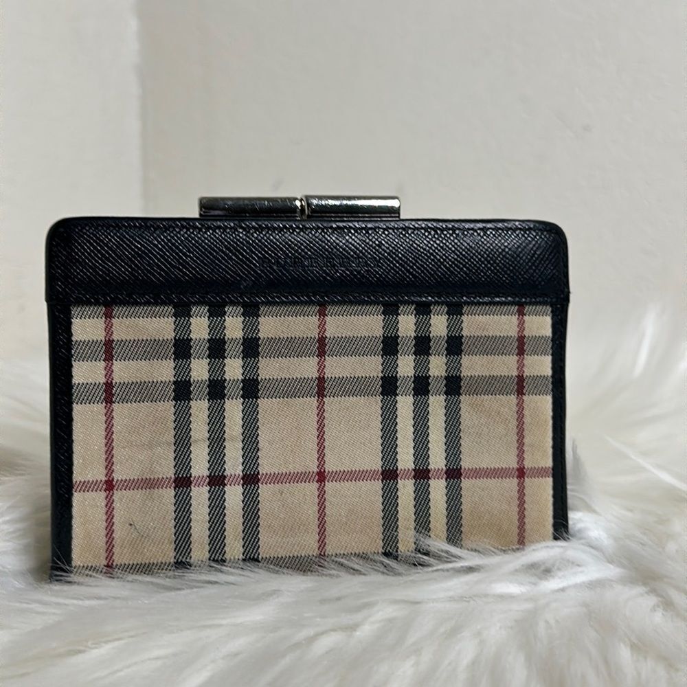 💯Authentic Burberry Short Wallet 🍀